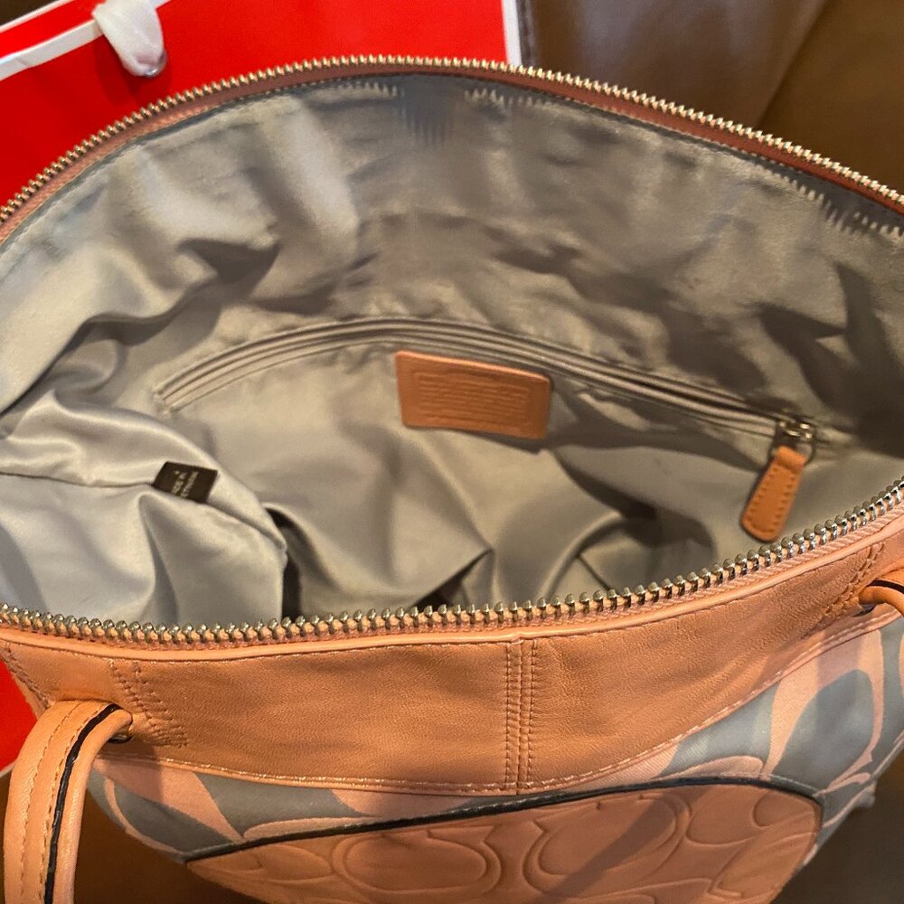 Coach Laura Signature Tote Khaki/Peach - Picture 13 of 13